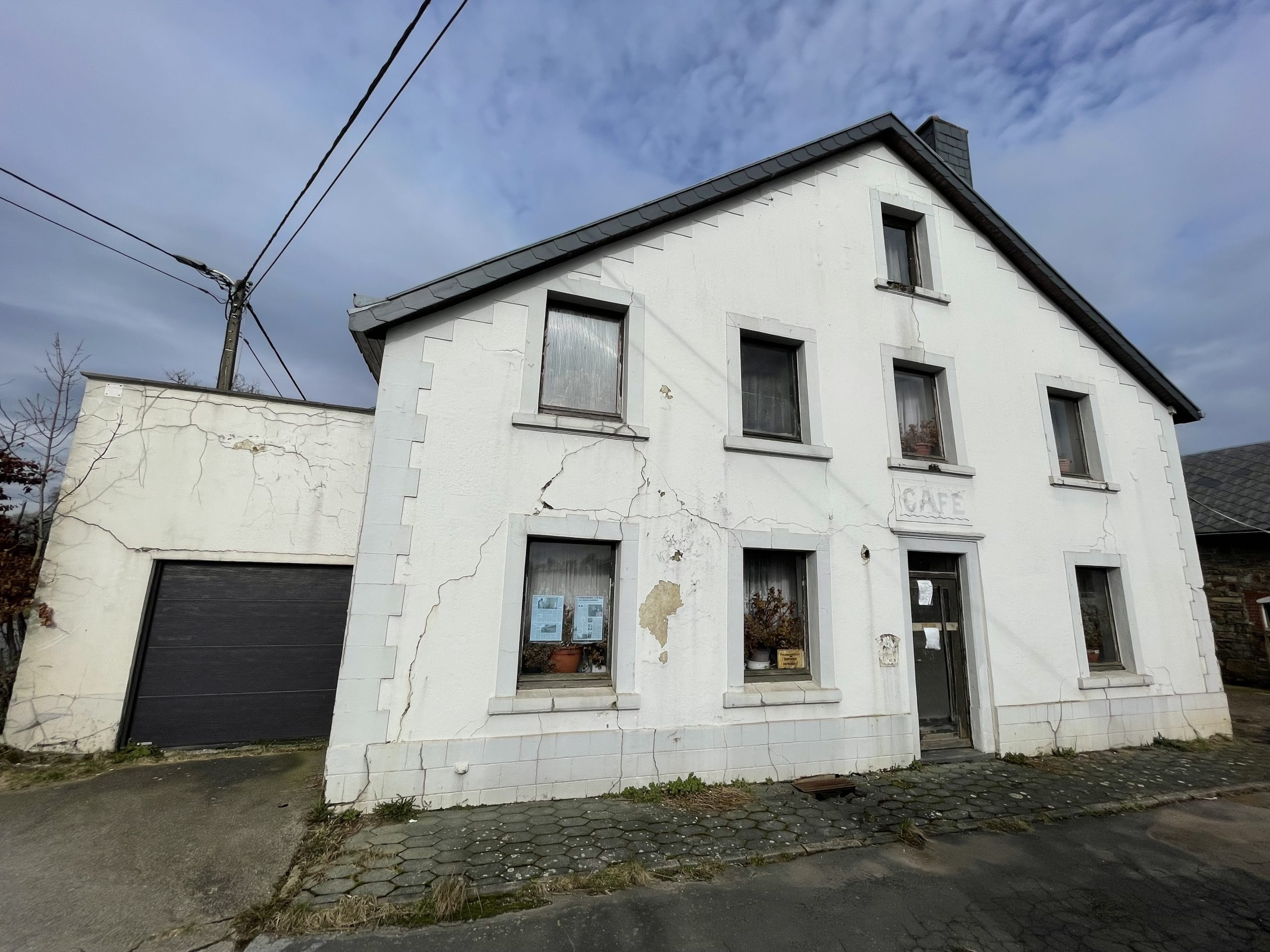 Immeuble fissuré en mauvais état structurel à Waimes expertisé avant achat