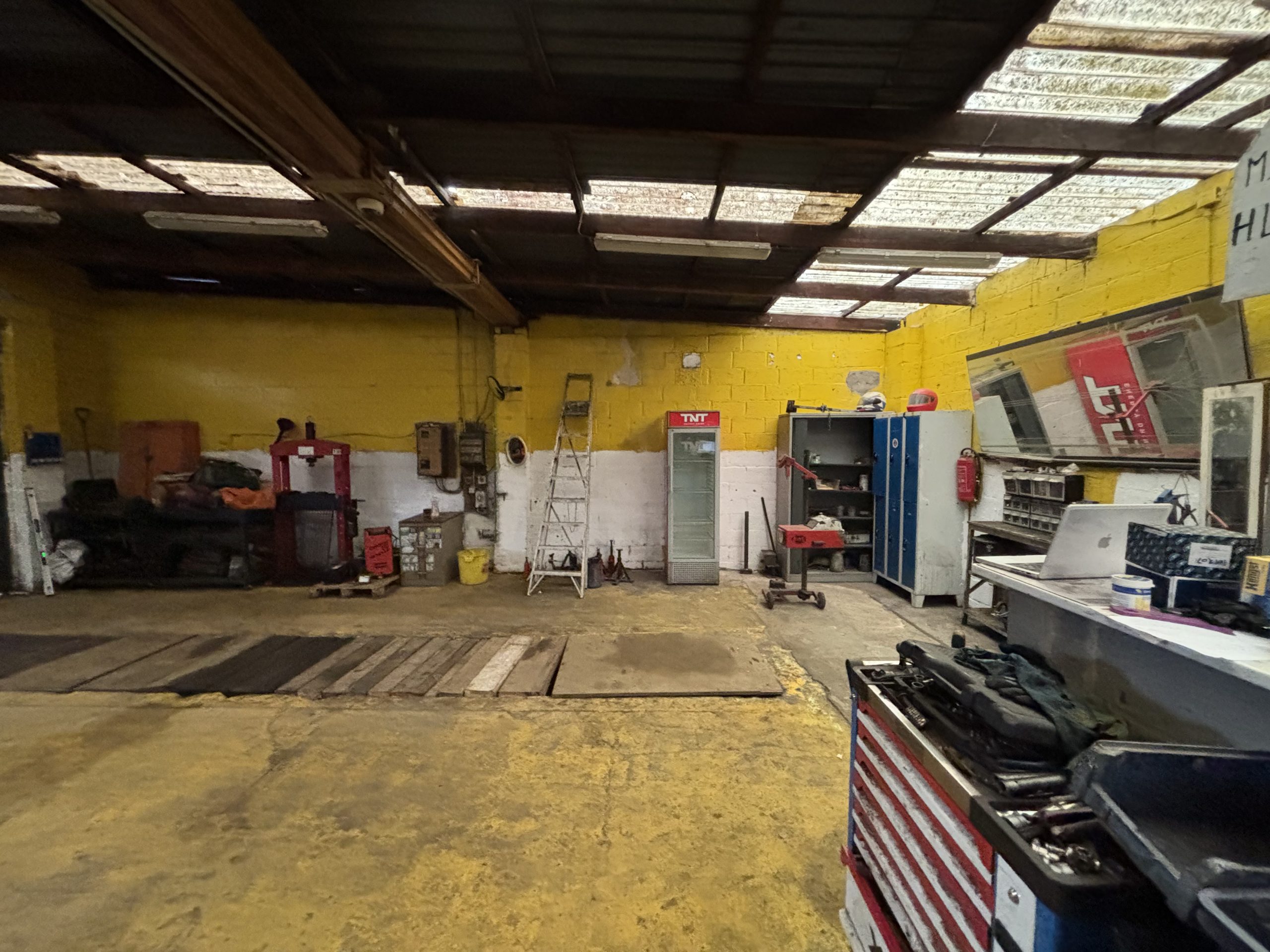 Expertise de stabilité d’un bâtiment industriel à Liège avec analyse de la charpente et des murs extérieurs